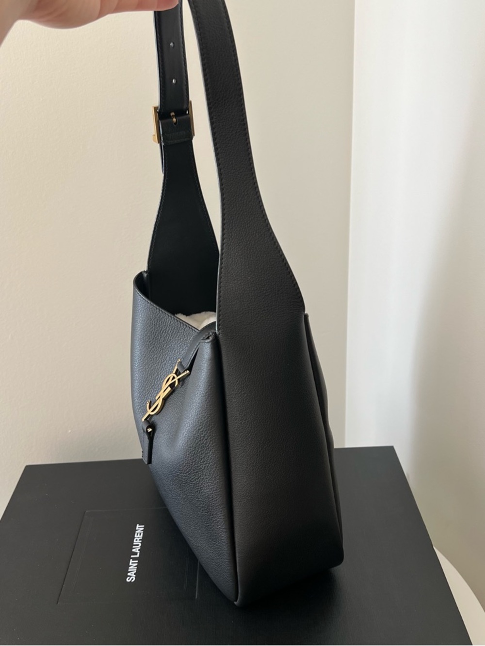 Saint Laurent Le 5 À 7 Supple Small Grained Leather - Picture 5 of 12
